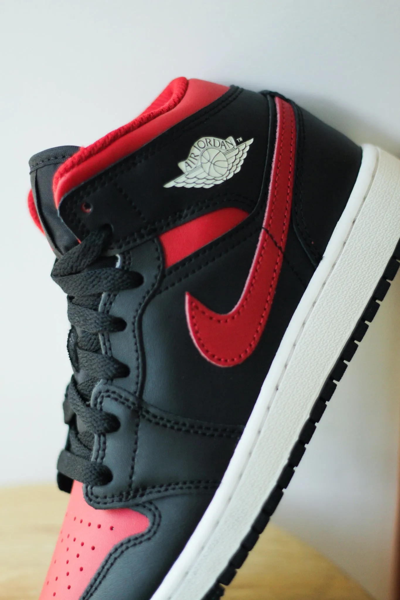 AIR JORDAN 1 MID (GS) BLACK/VARSITY RED-SUMMIT WHITE