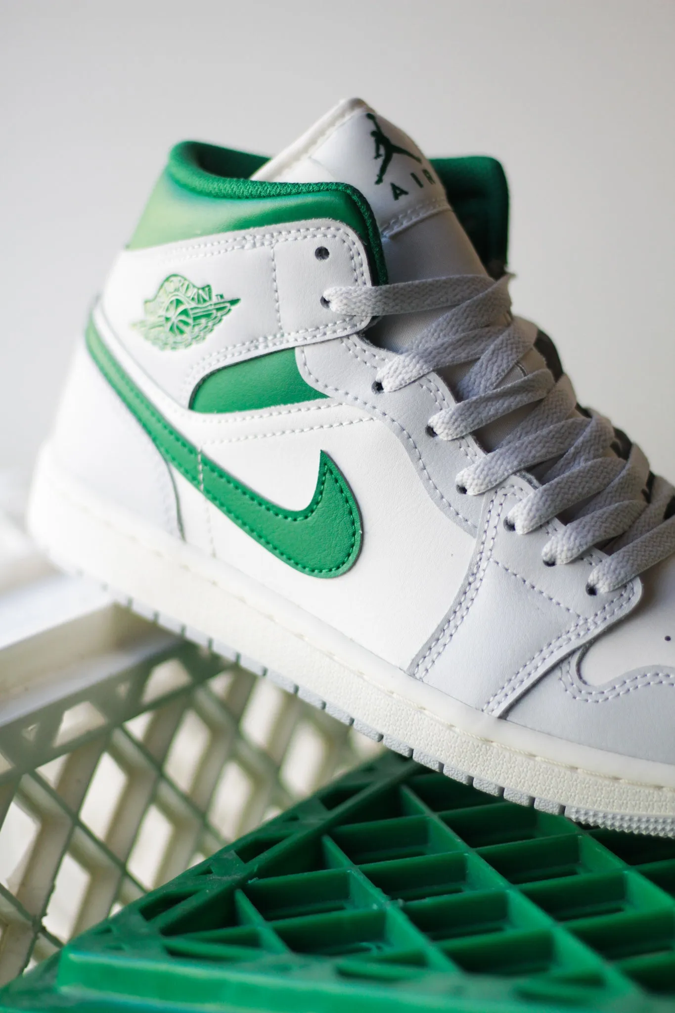 AIR JORDAN 1 MID (GS) SUMMIT WHITE/PINE GREEN-PURE PLATINUM