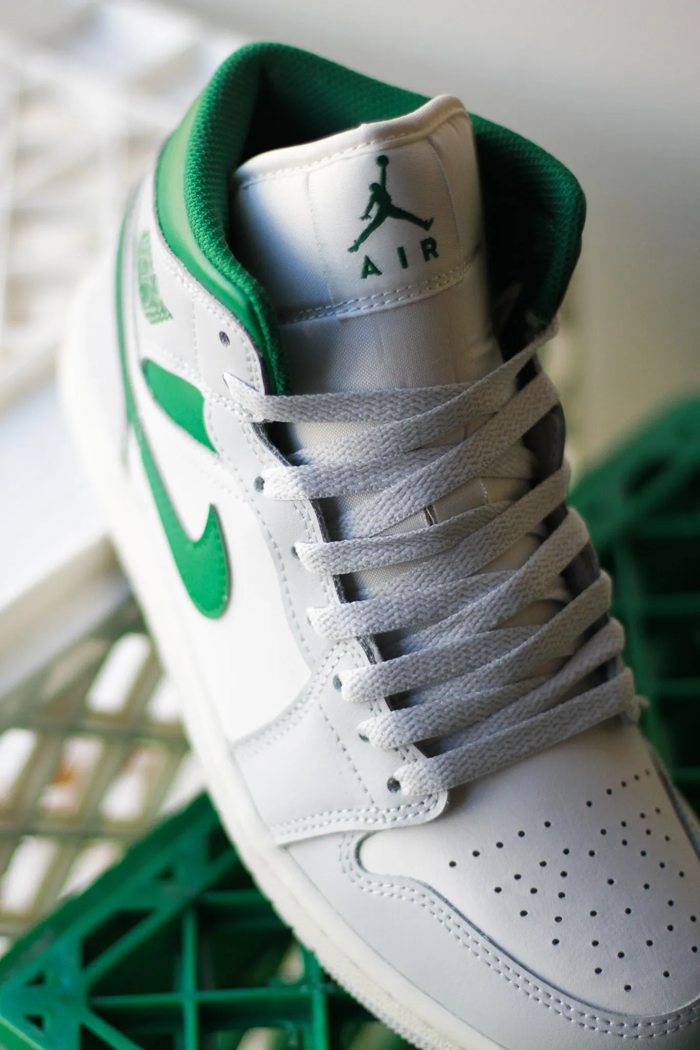 AIR JORDAN 1 MID (GS) SUMMIT WHITE/PINE GREEN-PURE PLATINUM