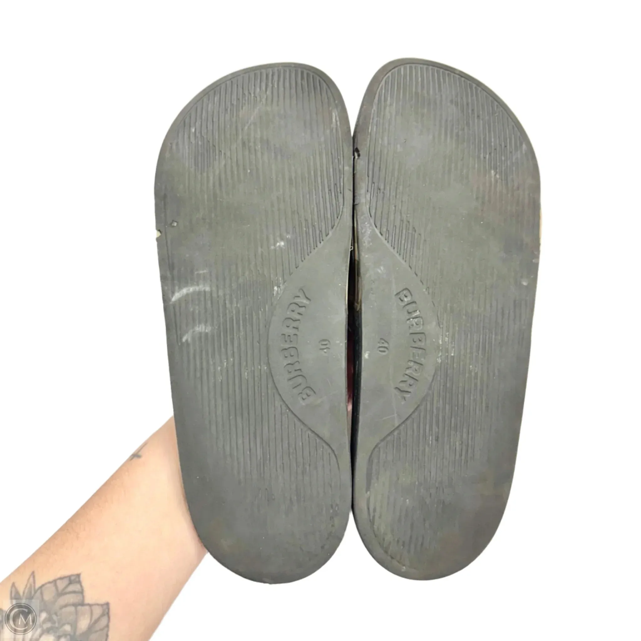 Sandals Luxury Designer By Burberry In Black & Tan, Size: 9.5