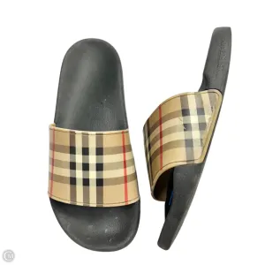 Sandals Luxury Designer By Burberry In Black & Tan, Size: 9.5